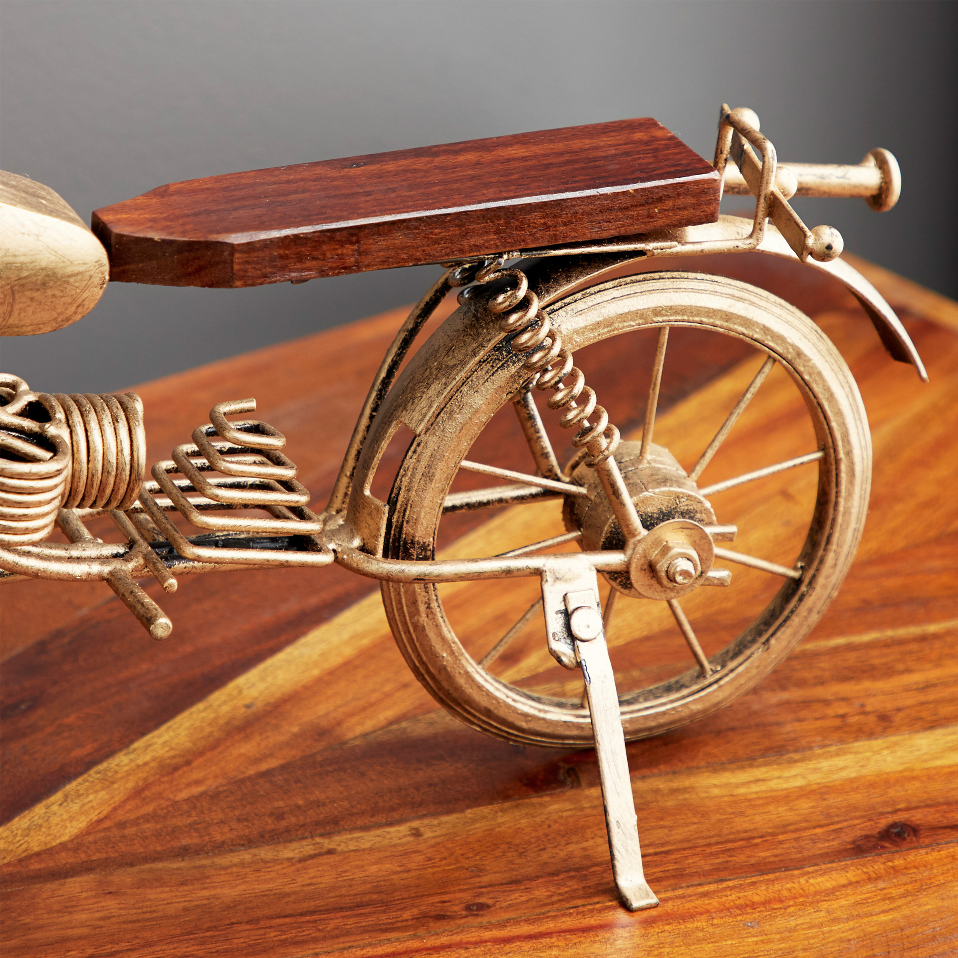<small>Escultura</small> <br><b>Motocicleta</b> - Imagen 4