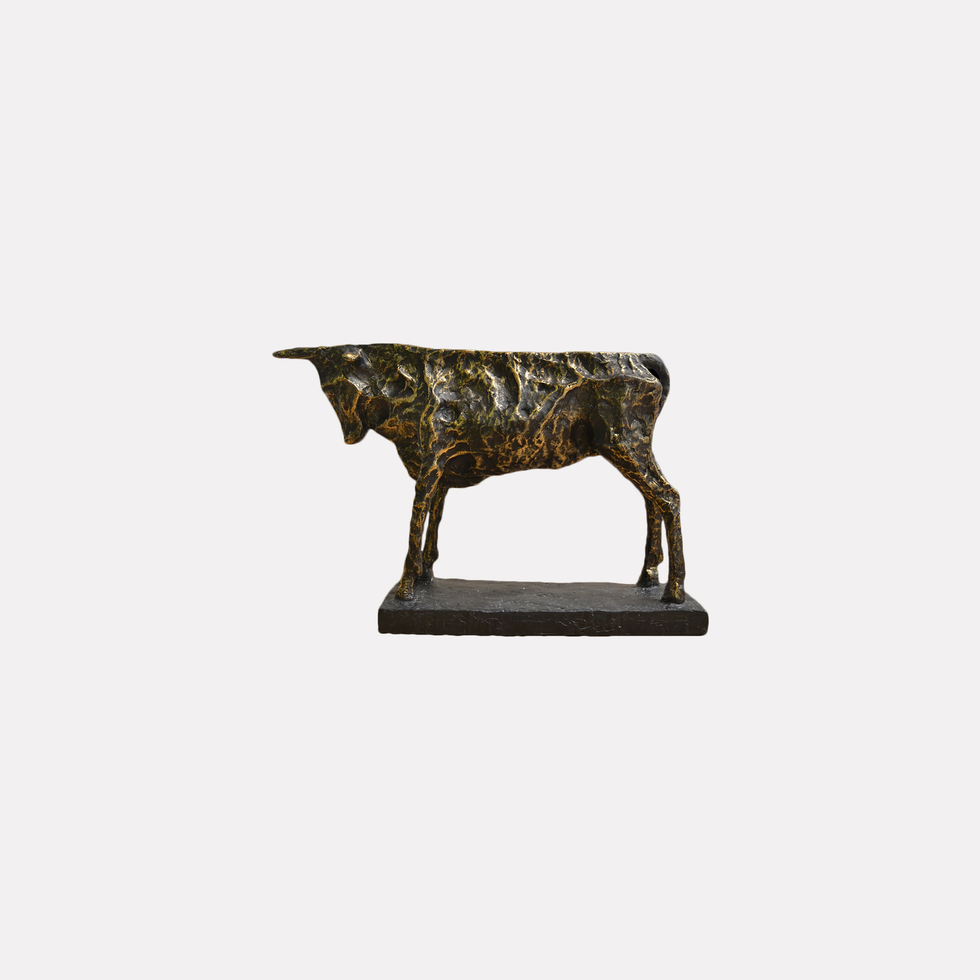 <small>Escultura</small> <br><b>Toro Negro Oro</b>