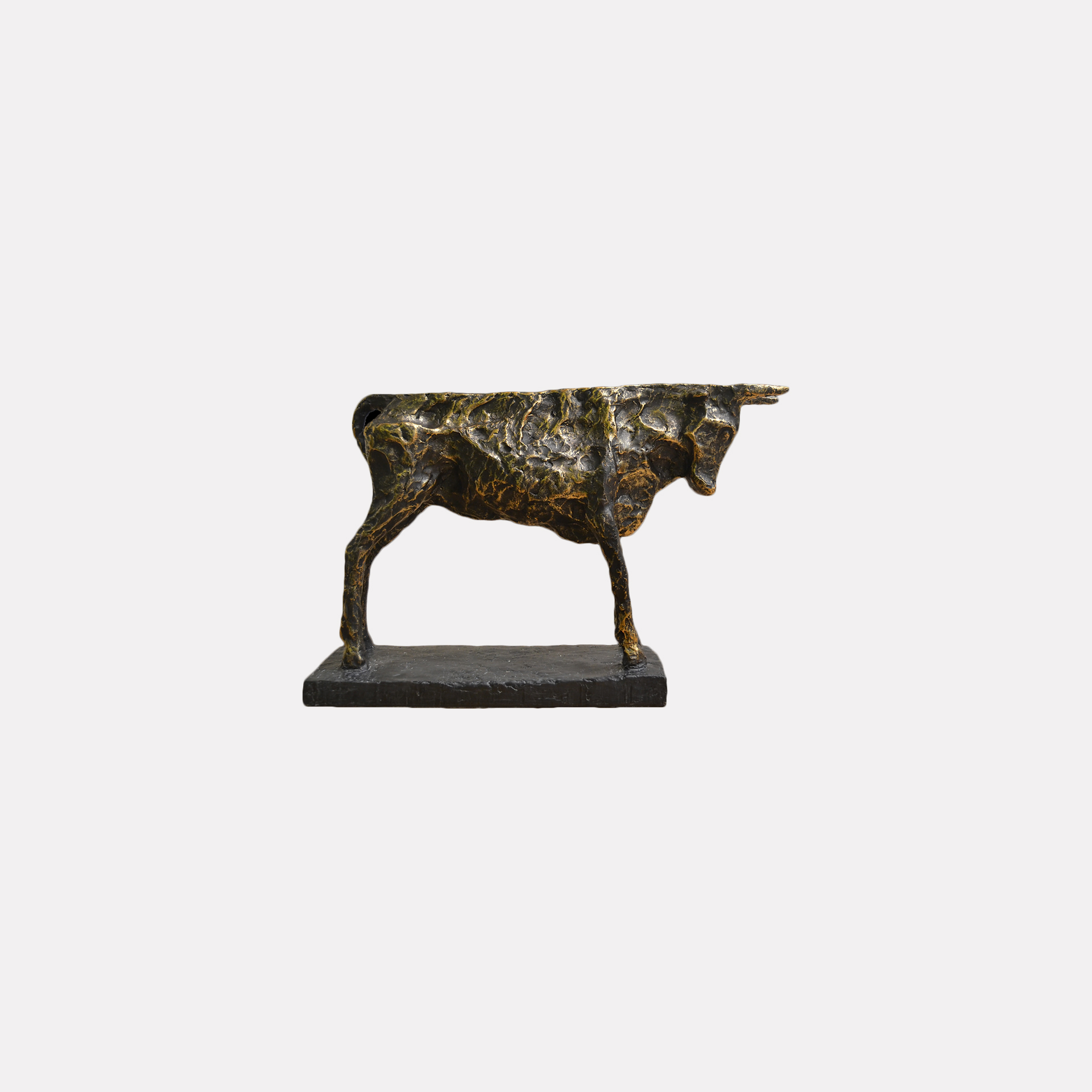 <small>Escultura</small> <br><b>Toro Negro Oro</b> - Imagen 2
